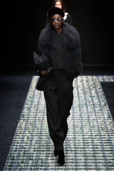 Look 25